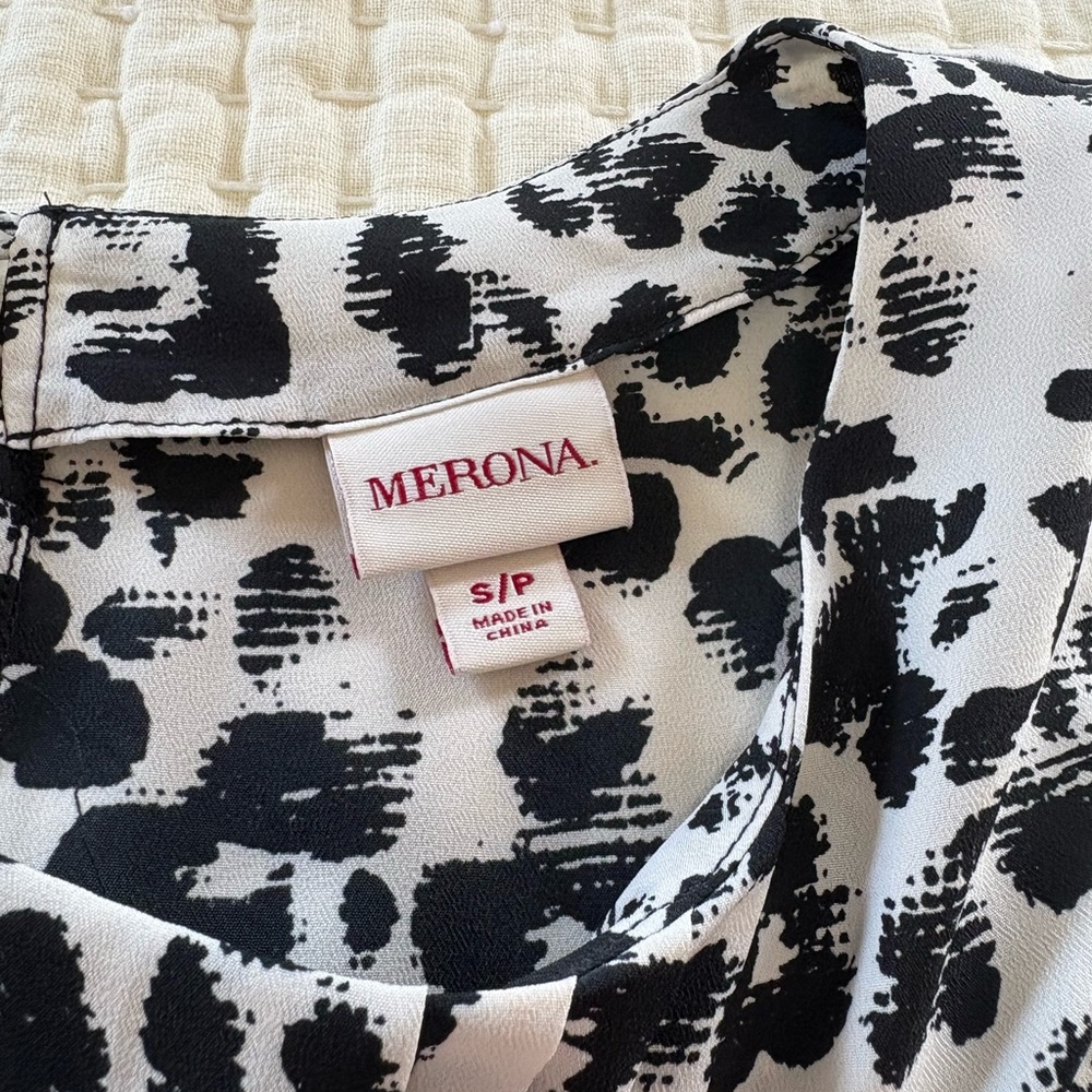 Leopard Print Sleeveless Blouse - Picture 5 of 5